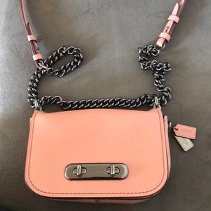 COACH COACH SWAGGER 20 SHOULDER BAG- Pink
